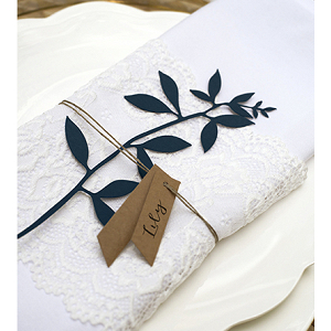 Elegant bordkort med pynte gren